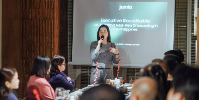 Jumio female employee presenting to group of people